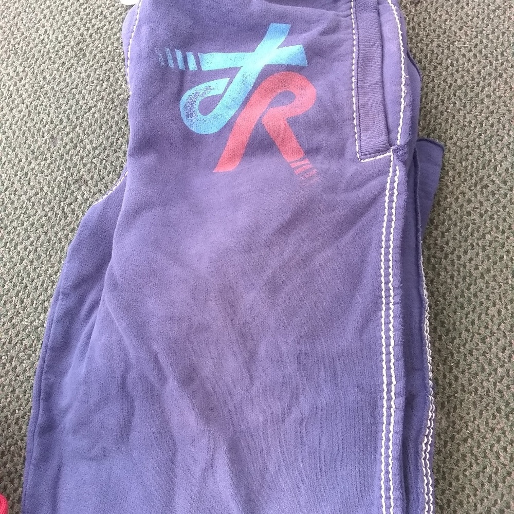 Clothes - Picture 3 of 3